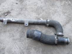 Патрубок интеркулера. Mitsubishi Pajero, V26W Двигатель 4M40