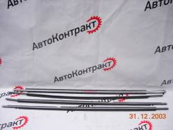 Молдинг стекла. Toyota Avensis, AZT250