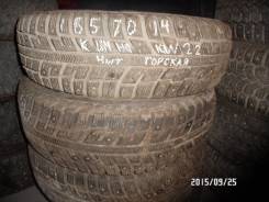 Kumho I'Zen KW22. Зимние, шипованные, износ: 30%, 4 шт