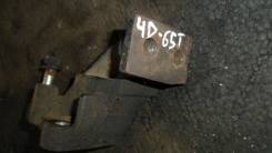 Кронштейн опоры двигателя. Mitsubishi Galant, E34A Двигатель 4D65T