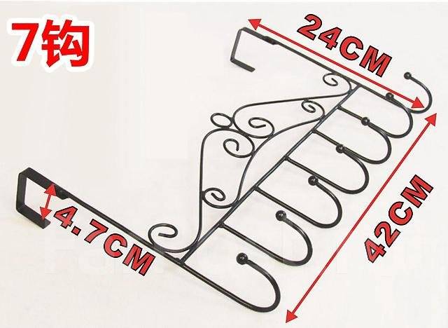 Металлическая вешалка на дверь с крючками