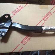 Крепление капота. Toyota Allion, ZRT265, ZRT260, NZT260, ZRT261 Toyota Premio, NZT260, ZRT260, ZRT261, ZRT265 Двигатели: 1NZFE, 2ZRFAE, 3ZRFAE, 2ZRFE