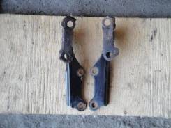 Крепление капота. Nissan Bluebird, EU12, ENU12, SU12, RNU12, HNU12, RU12, U12, HU12 Двигатели: CA18I, LD20, SR20D, SR20DT, CA18D, CA18DT, SR18DI, CA16...