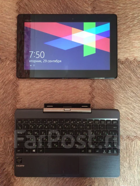Asus Transformer Book. 1,5����, ��� 2048 ��, ���� 532���, WiFi: 1, Bluetooth: 1, ����������� �� 36��. ����