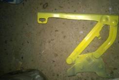 Крепление капота. Opel Corsa Двигатели: A10XEP, A12XEL, A12XER, A13DTC, A13DTE, A13DTR, A14NEL, A14XEL, A14XER, A16LEL, A16LER, A16LES, A17DTS, B16LER...