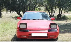 Mazda 323F ����