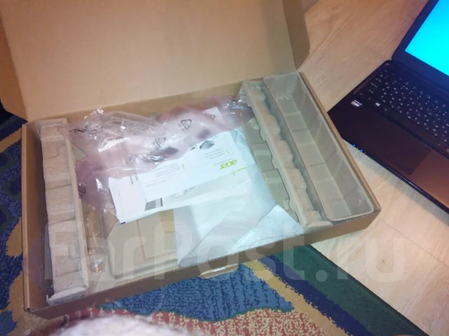 Acer Aspire E1-522. 1,4����, ��� 2048 ��, ���� 320���, WiFi: 1, ����������� �� 2��. ����