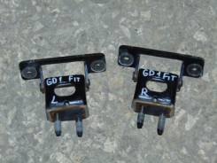 Крепление двери багажника. Honda Fit, GD1 Двигатель L13A