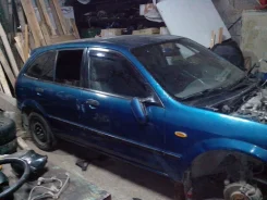 Mazda 323F ����