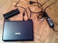 Asus Eee PC 900. 1,0����, ��� 1024 ��, ���� 20 ��, WiFi, ����������� �� 1 �.