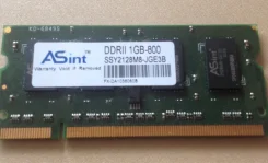 SO-DIMM DDR2.