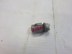Патрон лампы. Toyota: Corolla, Corolla Verso, Echo Verso, Hiace, Corolla Fielder, Corolla Spacio, Allion, Allex, IS200, Yaris Verso, Crown Comfort, Pr...