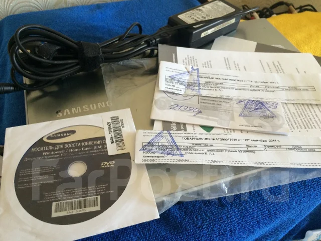 Samsung 300V5A. 2����, ��� 4 ��, ���� 320���, WiFi: 1, Bluetooth: 1, ����������� �� 3��. ����