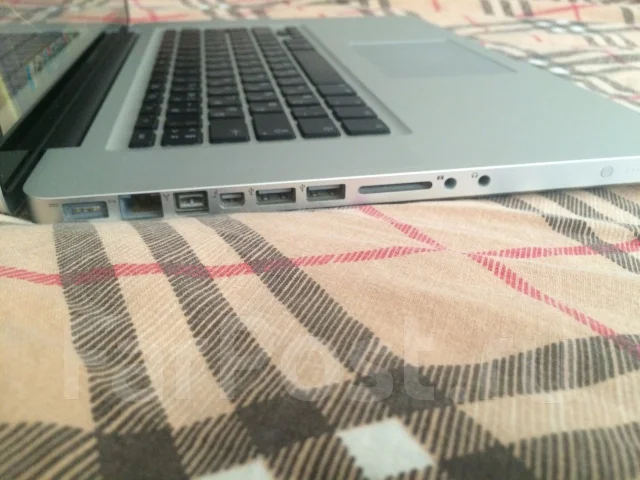 Apple MacBook Pro 15. 2,2����, ��� 4 ��, ���� 500���, WiFi: 1, Bluetooth: 1, ����������� �� 10��. ����