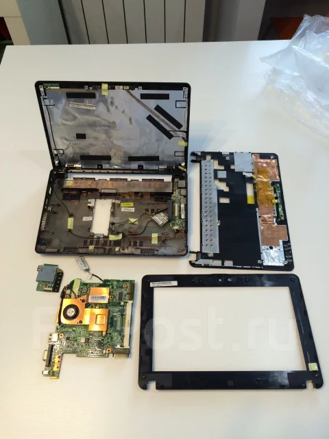 Asus Eee PC 1005PE. 16����, ��� 2048 ��, ���� 1���, WiFi: 1, Bluetooth: 1, ����������� �� 14��. ����