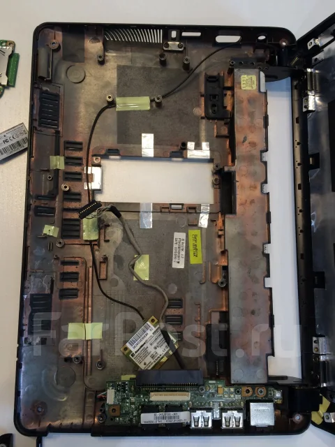 Asus Eee PC 1005PE. 16����, ��� 2048 ��, ���� 1���, WiFi: 1, Bluetooth: 1, ����������� �� 14��. ����