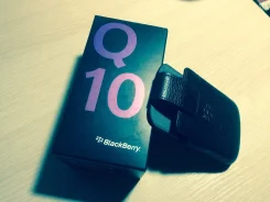 BlackBerry Q10. �/�