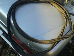 Уплотнитель двери багажника. Toyota Crown, JKS175, JZS173, GS171, GS171W, JZS171, JZS171W, JZS173W