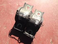 Крепление стабилизатора. Mitsubishi Pajero, V24V, V24WG, V26WG, V47WG, V26C, V25C, V24C, V23C, V43W, V44W, V45W, V46W, V26W, V25W, V24W, V23W, V21W, V...