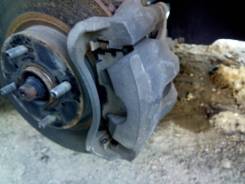 Суппорт тормозной. Toyota Corolla Fielder, ZRE142, ZRE142G Toyota Corolla Axio, ZRE142 Двигатель 2ZRFE