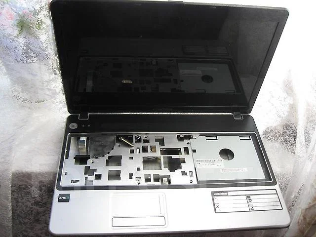eMachines E440. 15.6" ����