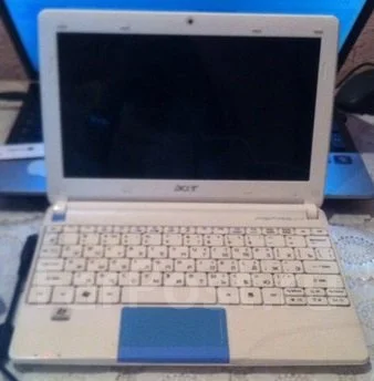 Acer Aspire One. 160����, ��� 2048 ��, ���� 320���, WiFi: 1, Bluetooth: 1, ����������� �� 7��. ����