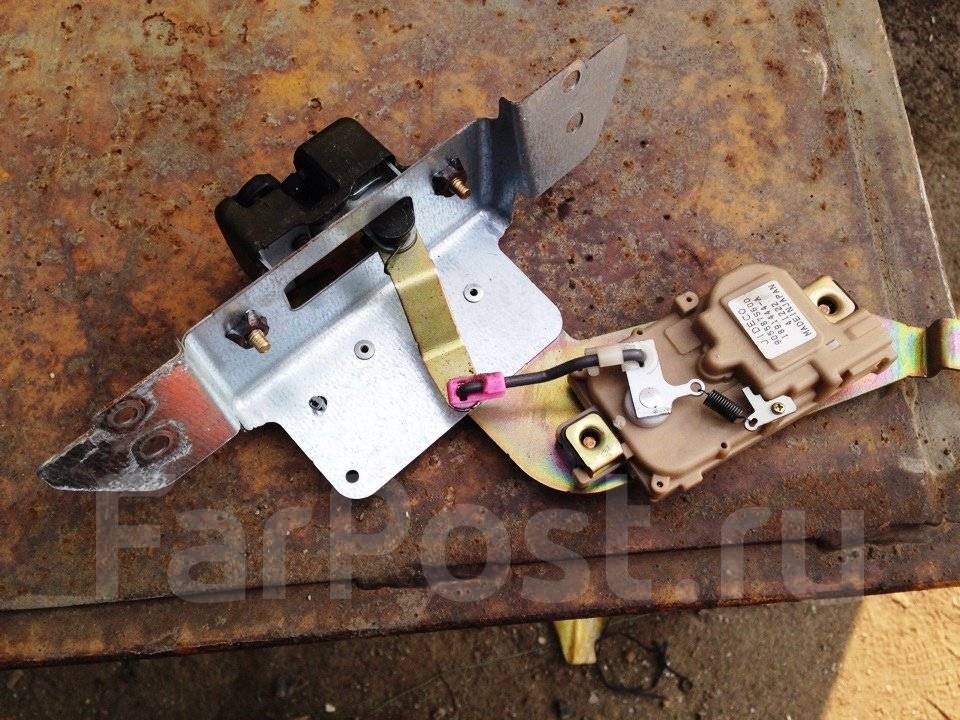 Замена лампочек подсветки номера на светодиодные (Infiniti QX70/Fx35/37/50, S51)