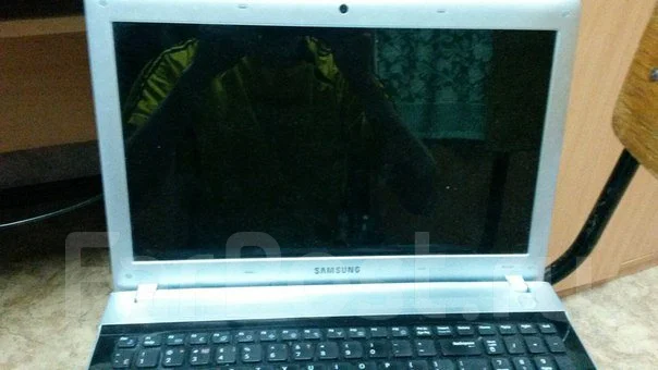 Samsung RV520. 2,3����, ��� 4 ��, ���� 500���, WiFi: 1, Bluetooth: 1, ����������� �� 1��. ����