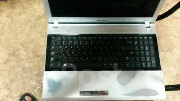 Samsung RV520. 2,3����, ��� 4 ��, ���� 500���, WiFi: 1, Bluetooth: 1, ����������� �� 1��. ����