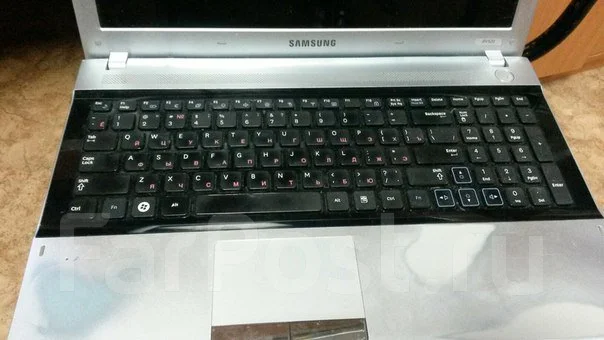 Samsung RV520. 2,3����, ��� 4 ��, ���� 500���, WiFi: 1, Bluetooth: 1, ����������� �� 1��. ����