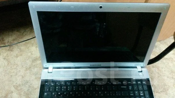 Samsung RV520. 2,3����, ��� 4 ��, ���� 500���, WiFi: 1, Bluetooth: 1, ����������� �� 1��. ����
