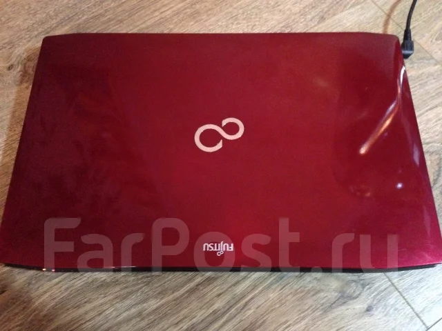 Fujitsu LifeBook. 15.6", 2,2����, ��� 8 ��, ���� 500���, WiFi: 1, Bluetooth: 1, ����������� �� 6��. ����