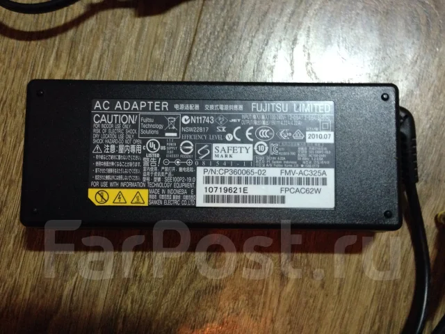 Fujitsu LifeBook. 15.6", 2,2����, ��� 8 ��, ���� 500���, WiFi: 1, Bluetooth: 1, ����������� �� 6��. ����