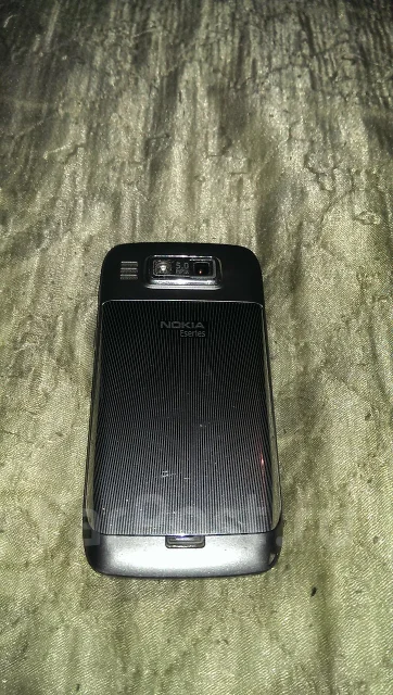 Nokia E72 ����