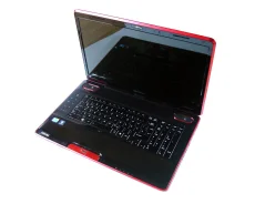 Toshiba Qosmio X500. 2,3����, ��� 8 ��, ���� 500���, WiFi: 1, Bluetooth: 1, ����������� �� 4��. ����