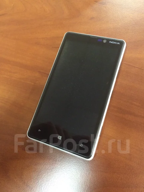 Nokia Lumia 820 ����