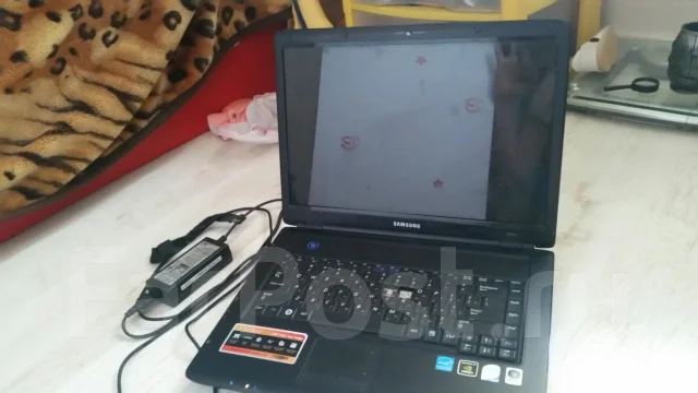 Samsung R510. 2,3����, ��� 4 ��, ���� 320���, WiFi: 1, Bluetooth: 1, ����������� �� 3��. ����