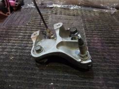 Кронштейн опоры двигателя. Honda CR-V, RM1, RE4, RE3 Двигатель R20A2