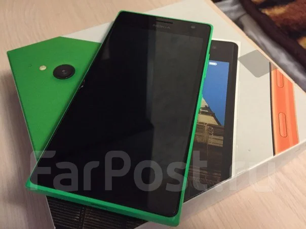 Nokia Lumia 735 ����