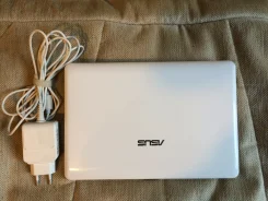 Asus Eee PC 1005PXD. 1,7����, ��� 1024 ��, ���� 250���, WiFi: 1, Bluetooth: 1, ����������� �� 4��. ����