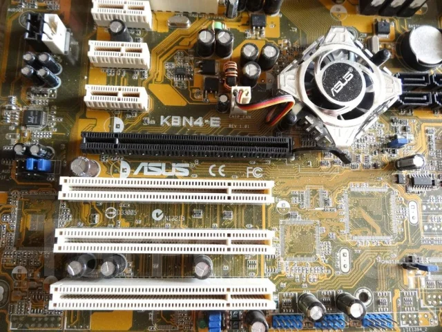 AMD Mobile Athlon 64 3000+ ����