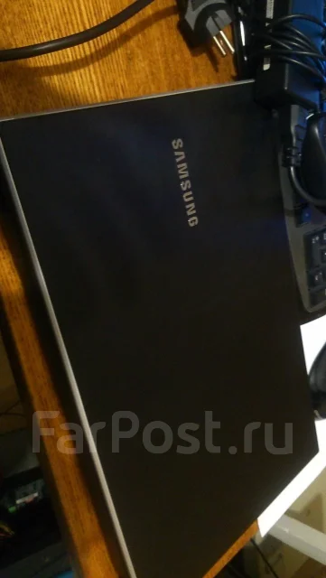 Samsung 300V5A. 2,2����, ��� 4 ��, ���� 500���, WiFi: 1, Bluetooth: 1, ����������� �� 3��. ����