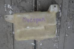 Бачок стеклоомывателя. Nissan Mistral, R20