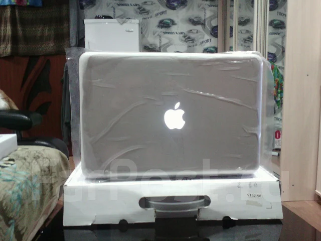 Apple MacBook. 2,1����, ��� 2048 ��, ���� 160���, WiFi: 1, Bluetooth: 1, ����������� �� 6��. ����