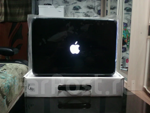 Apple MacBook. 2,1����, ��� 2048 ��, ���� 160���, WiFi: 1, Bluetooth: 1, ����������� �� 6��. ����
