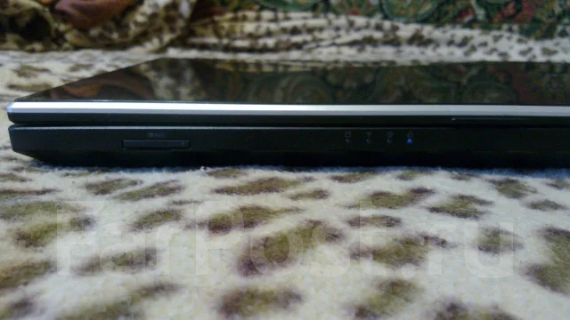 Samsung 300V5A-S0U. 2,3����, ��� 4 ��, ���� 500���, WiFi: 1, Bluetooth: 1, ����������� �� 2��. ����