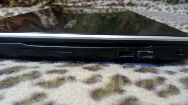 Samsung 300V5A-S0U. 2,3����, ��� 4 ��, ���� 500���, WiFi: 1, Bluetooth: 1, ����������� �� 2��. ����