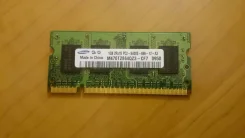 SO-DIMM DDR2.