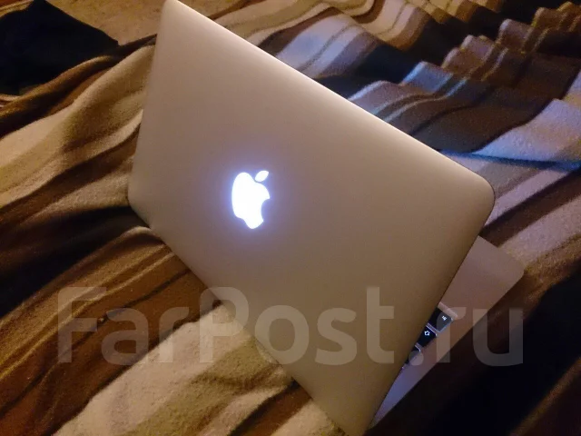 Apple MacBook Air 11 2013 Mid. 1,3����, ��� 4 ��, ���� 128���, WiFi: 1, Bluetooth: 1, ����������� �� 9��. ����