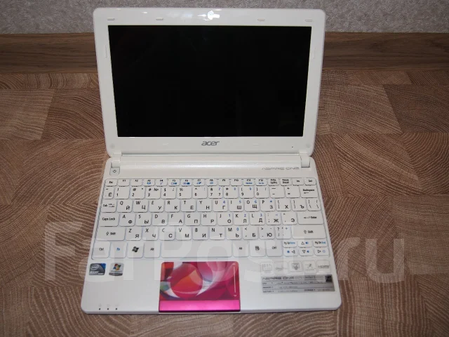 Acer Aspire One D270. 10.1", 1,6����, ��� 2048 ��, ���� 284���, WiFi: 1, Bluetooth: 1 ����